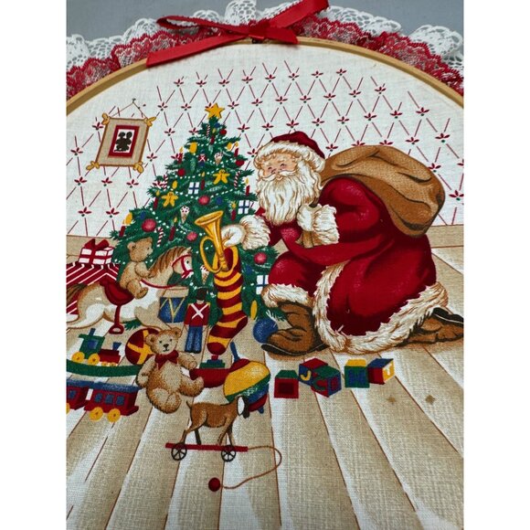 Christmas tree Santa toys Wall Hanging picture wood Hoop Decor ruffle 15" READ - Picture 2 of 8
